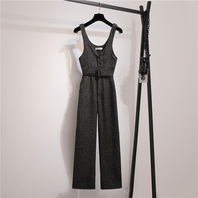 Модерен дамски гащеризон с копчета и колан на талията