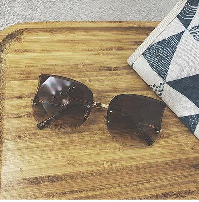 Модерни дамски слънчеви очила с цветно стъкло и тънка рамка