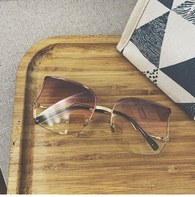 Модерни дамски слънчеви очила с цветно стъкло и тънка рамка