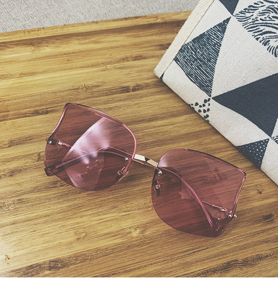 Модерни дамски слънчеви очила с цветно стъкло и тънка рамка