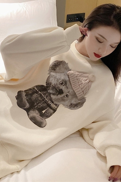 Bluză largă de damă cu imprimeu koala și pălărie element 3D