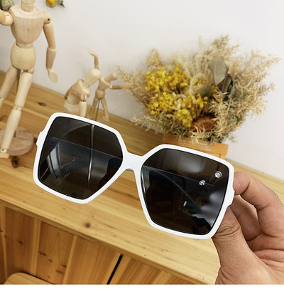 Stílusos női napszemüveg négyzet alakú