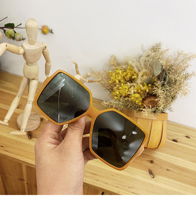 Stílusos női napszemüveg négyzet alakú