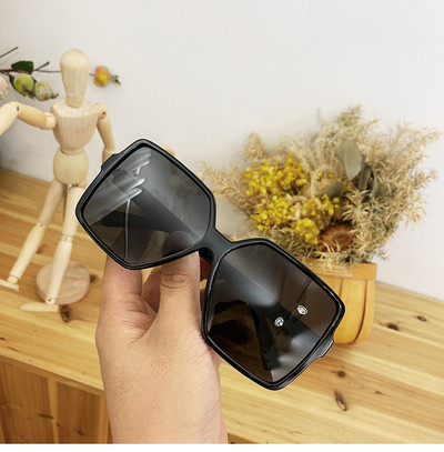 Stílusos női napszemüveg négyzet alakú