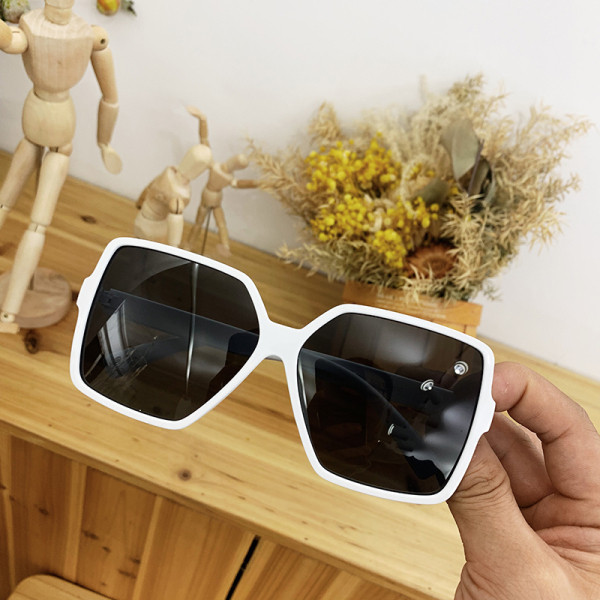 Stílusos női napszemüveg négyzet alakú