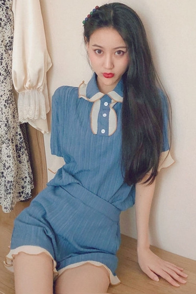 Set dama care include o bluza cu maneca scurta si guler + pantaloni cu talie inalta