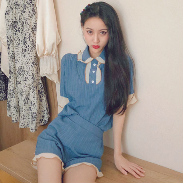 Set dama care include o bluza cu maneca scurta si guler + pantaloni cu talie inalta