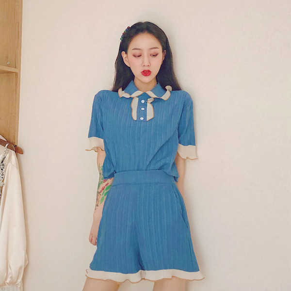 Set dama care include o bluza cu maneca scurta si guler + pantaloni cu talie inalta