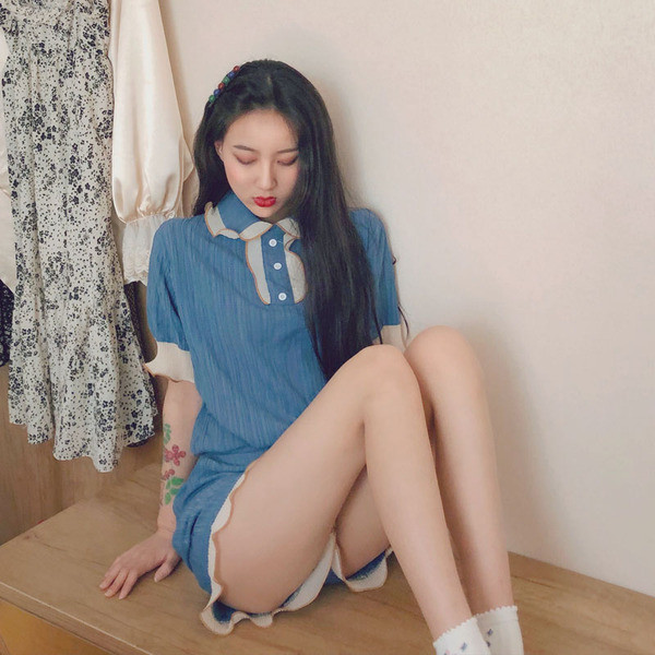 Set dama care include o bluza cu maneca scurta si guler + pantaloni cu talie inalta