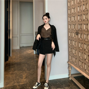 Asimetrična ženska suknja s visokim strukom i kožnim remenom