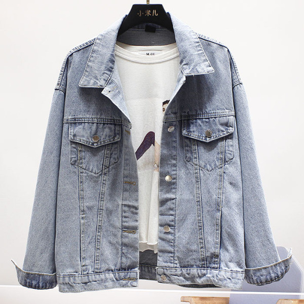 Модерно дамско дънково яке с надпис и широк ръкав 