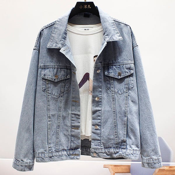 Модерно дамско дънково яке с надпис и широк ръкав 