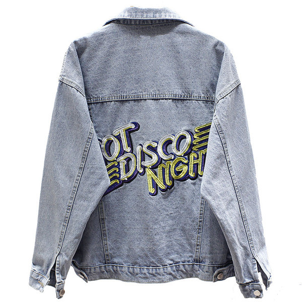 Модерно дамско дънково яке с надпис и широк ръкав 