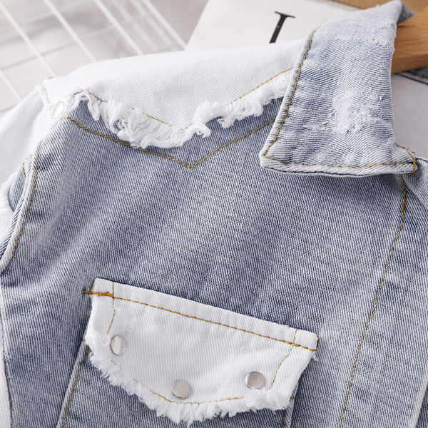 Geacă de damă din denim bicolor model larg cu guler clasic