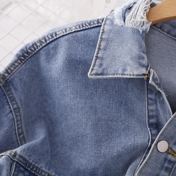 Jachetă de denim de primăvară cu guler rupt și motive pentru curele