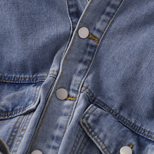 Jachetă de denim de primăvară cu guler rupt și motive pentru curele