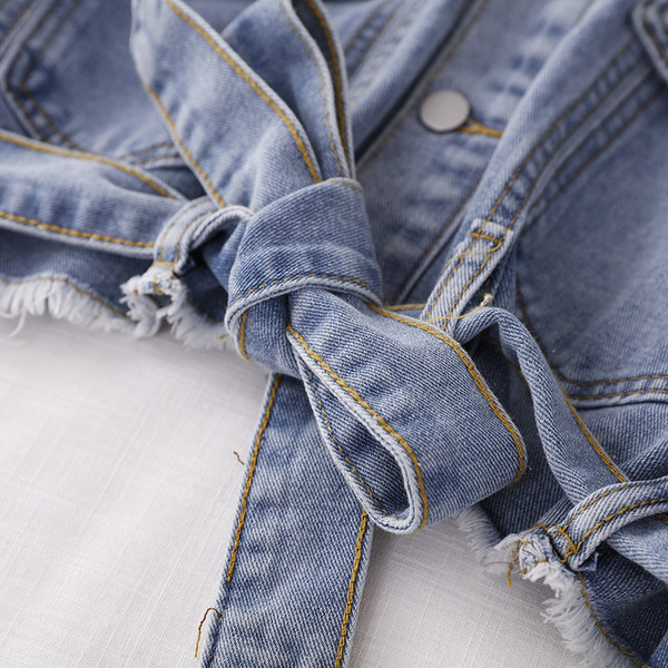 Jachetă de denim de primăvară cu guler rupt și motive pentru curele