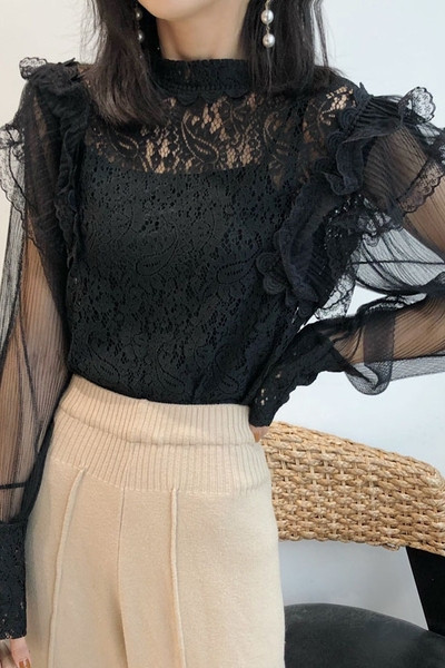 Bluză de damă modernă cu elemente de tul și dantelă