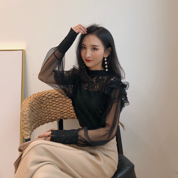 Bluză de damă modernă cu elemente de tul și dantelă