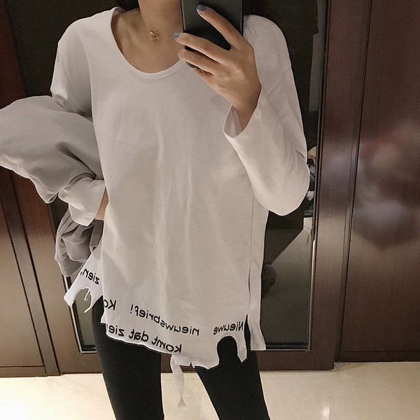 Bluză casual de damă cu motive rupte și inscripții