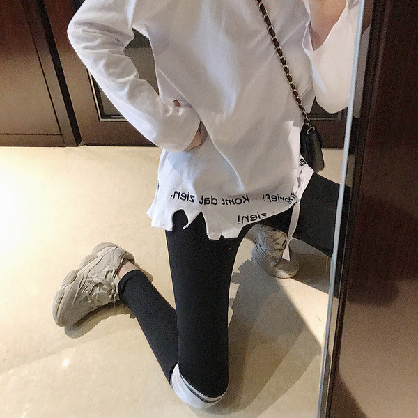 Bluză casual de damă cu motive rupte și inscripții