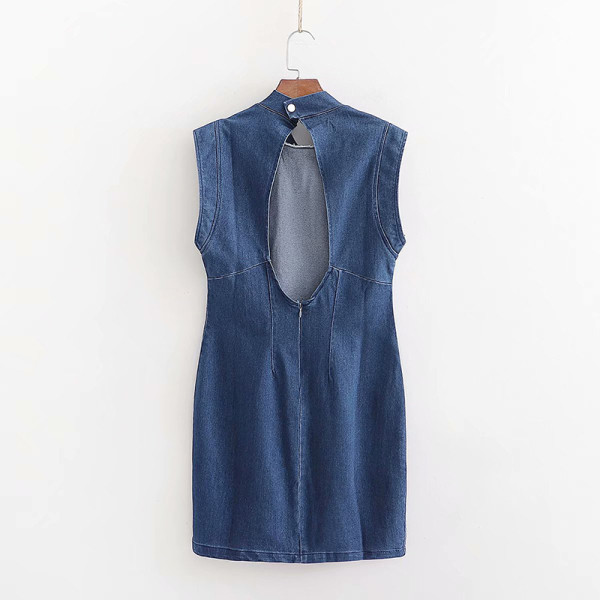 Rochie modernă din denim cu spatele gol