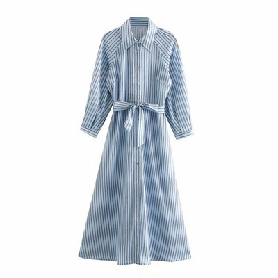 Hosszú, hétköznapi csíkos ruha övvel