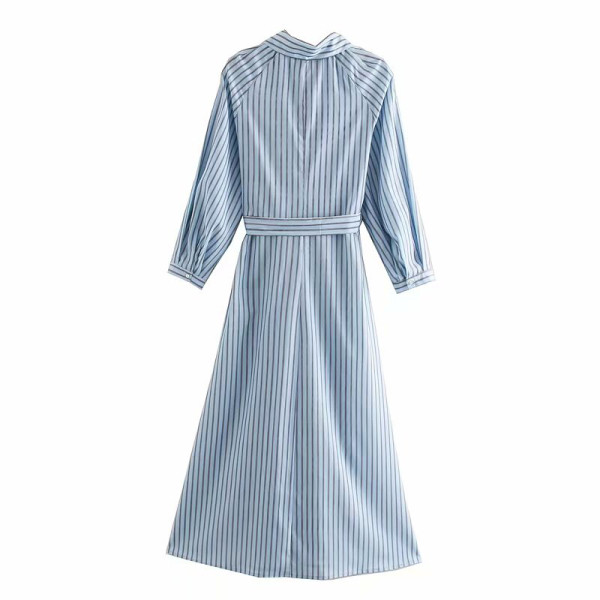 Hosszú, hétköznapi csíkos ruha övvel