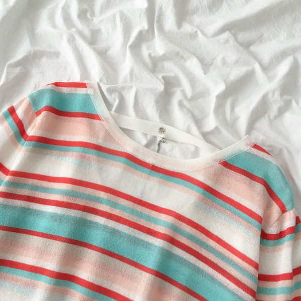 Csíkos női póló rövid ujjal, kerek nyakkivágással