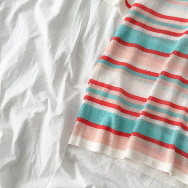 Csíkos női póló rövid ujjal, kerek nyakkivágással