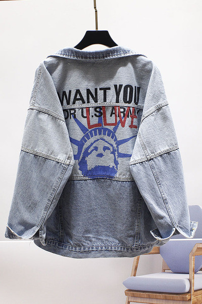 Geacă casual de damă din denim model larg cu aplicații și inscripții