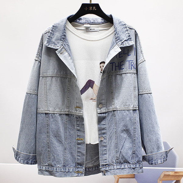 Geacă casual de damă din denim model larg cu aplicații și inscripții