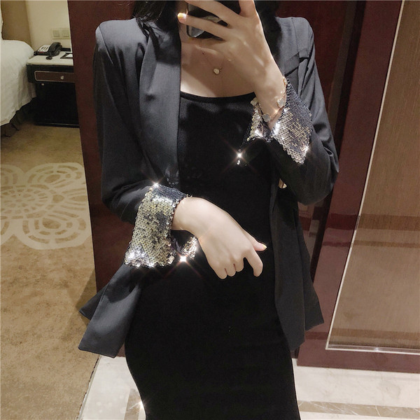 Geaca de dama eleganta cu paiete pe maneci