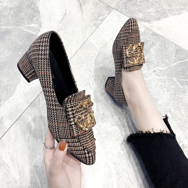 Pantofi dama in carouri cu catarama metalica