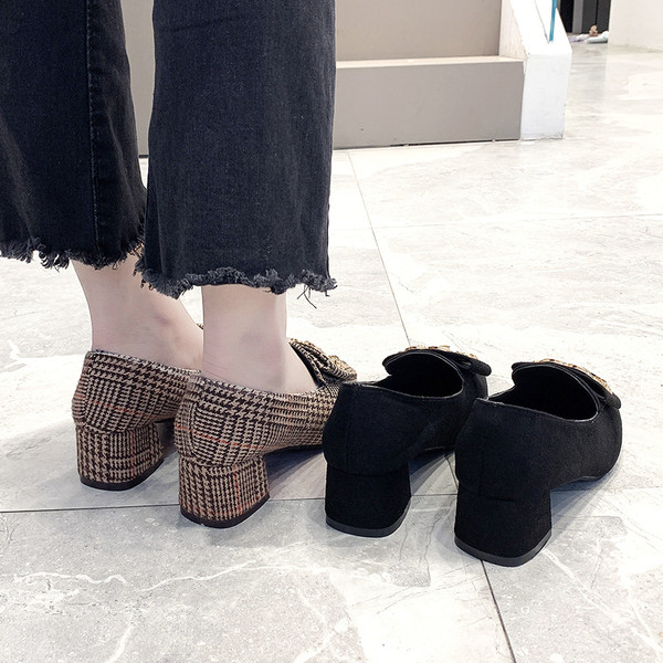 Pantofi dama in carouri cu catarama metalica