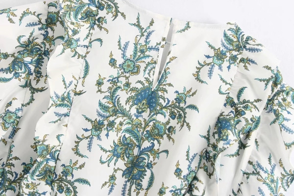 Aktuális női blúz hosszú ujjal, színes mintával