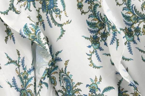 Aktuális női blúz hosszú ujjal, színes mintával