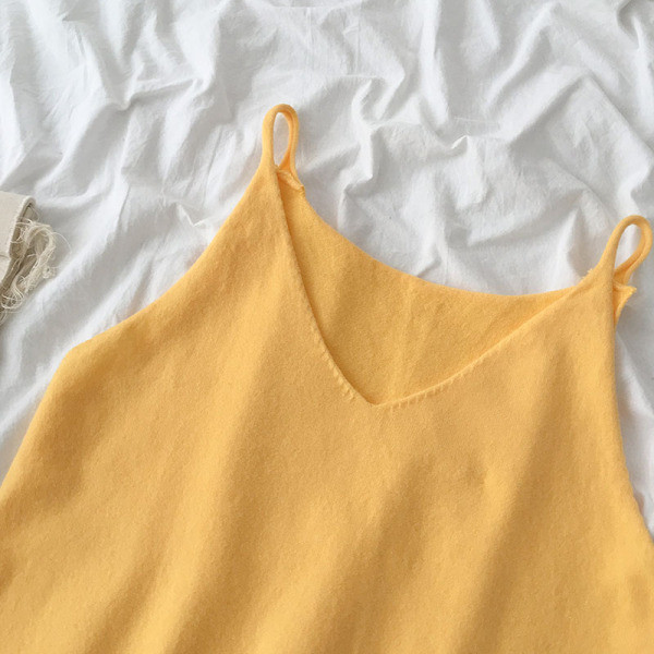 Maieu casual de damă, cu bretele subțiri și decolteu spitz