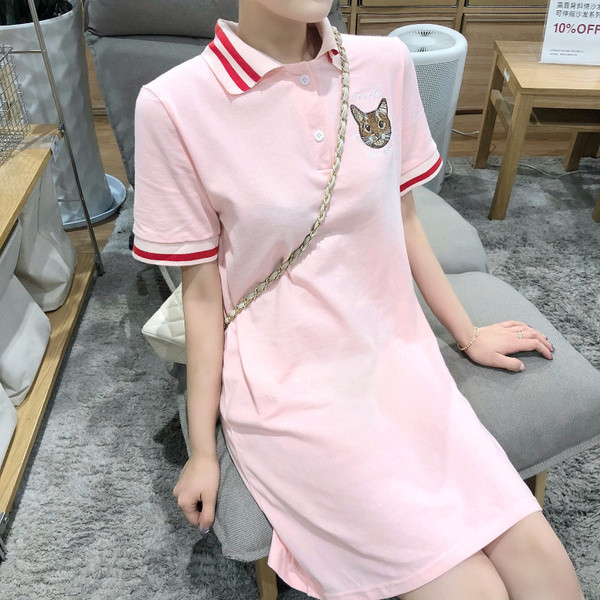 Розова дамска рокля с класическа яка и бродерия котка 