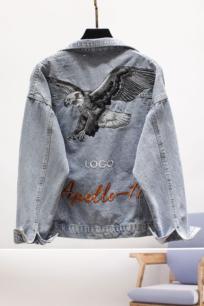 Модерно дамско дънково яке широк модел с бродерия и надпис 