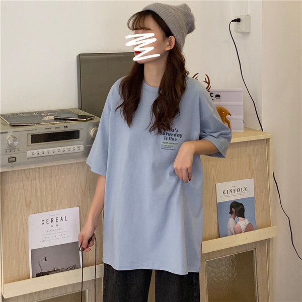 Nyomtatott, kerek nyakkivágású női póló - széles modell