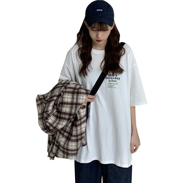 Nyomtatott, kerek nyakkivágású női póló - széles modell