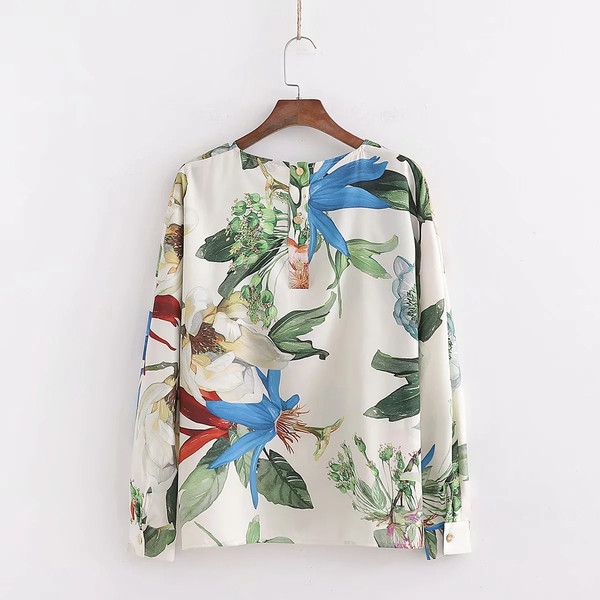 Bluză de damă elegantă, cu decolteu oval, mâneci lungi și motive florale
