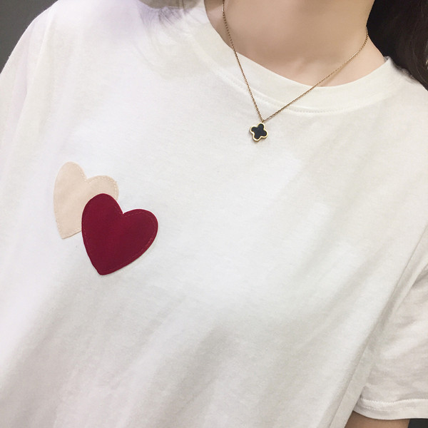 Tricou de damă actual cu decolteu oval, aplicat și mâneci scurte