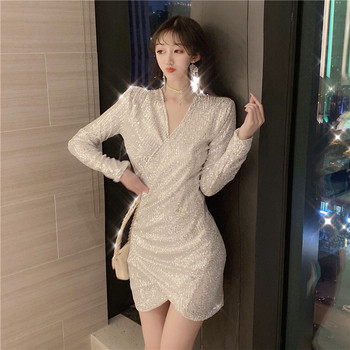 Liibuv naiste kleit litrite ja V-kaelusega