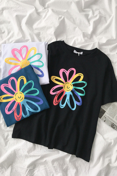 Tricou dama cu aplicatie colorata si decolteu oval