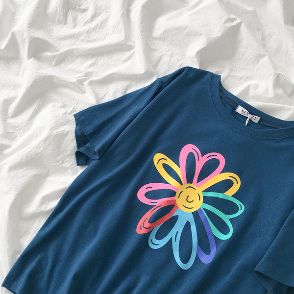 Tricou dama cu aplicatie colorata si decolteu oval