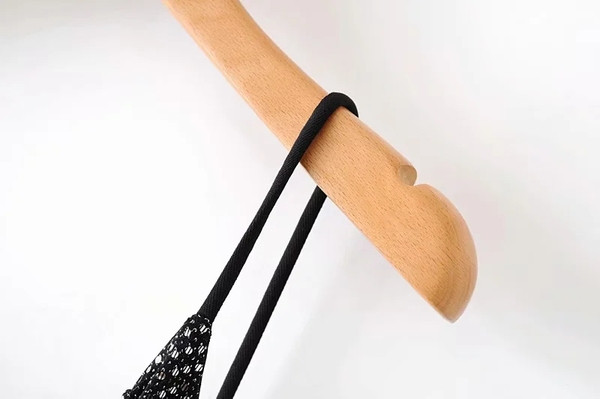 Model nou de corp de dama modern cu bretele subtiri si efect stralucitor