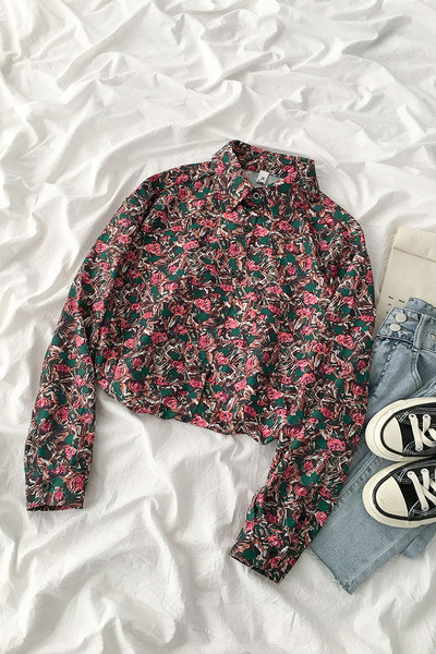 Retro stílusú női ing virágos motívumokkal és hosszú ujjal