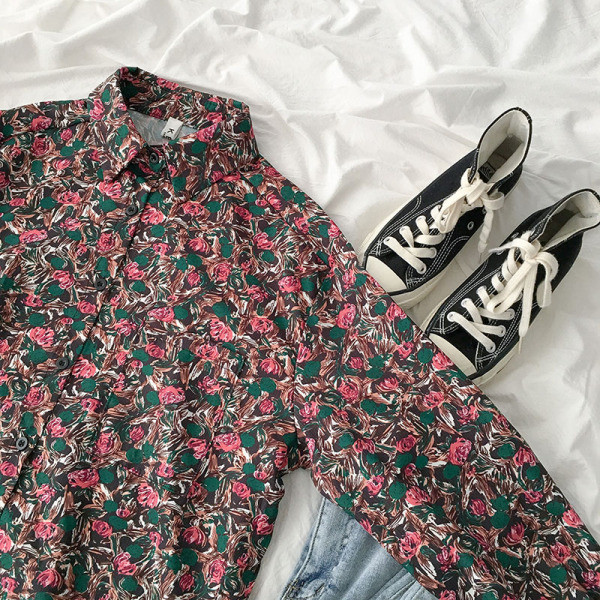 Retro stílusú női ing virágos motívumokkal és hosszú ujjal